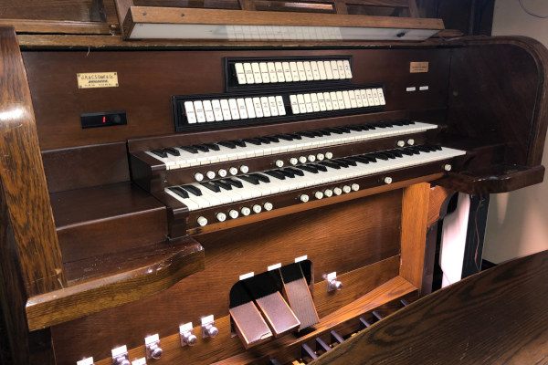 Saint Peter Episcopal Church console, Niagara Falls NY